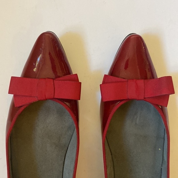 Stuart Weitzman Red Flats with Bow - Picture 2 of 11